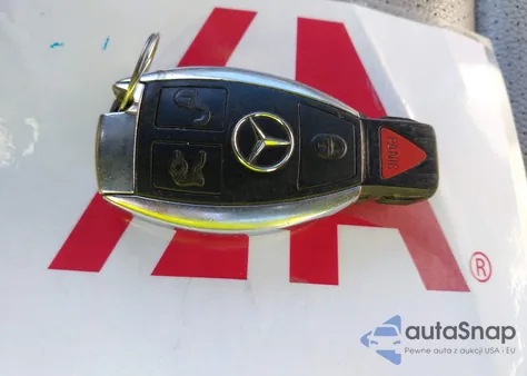 2010 Mercedes-Benz C 300 Sport z USA, uszkodzony, nr VIN WDDGF5EB0AR098437